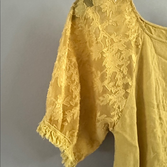 Umgee boatneck top featuring lace sleeves - Picture 3 of 4